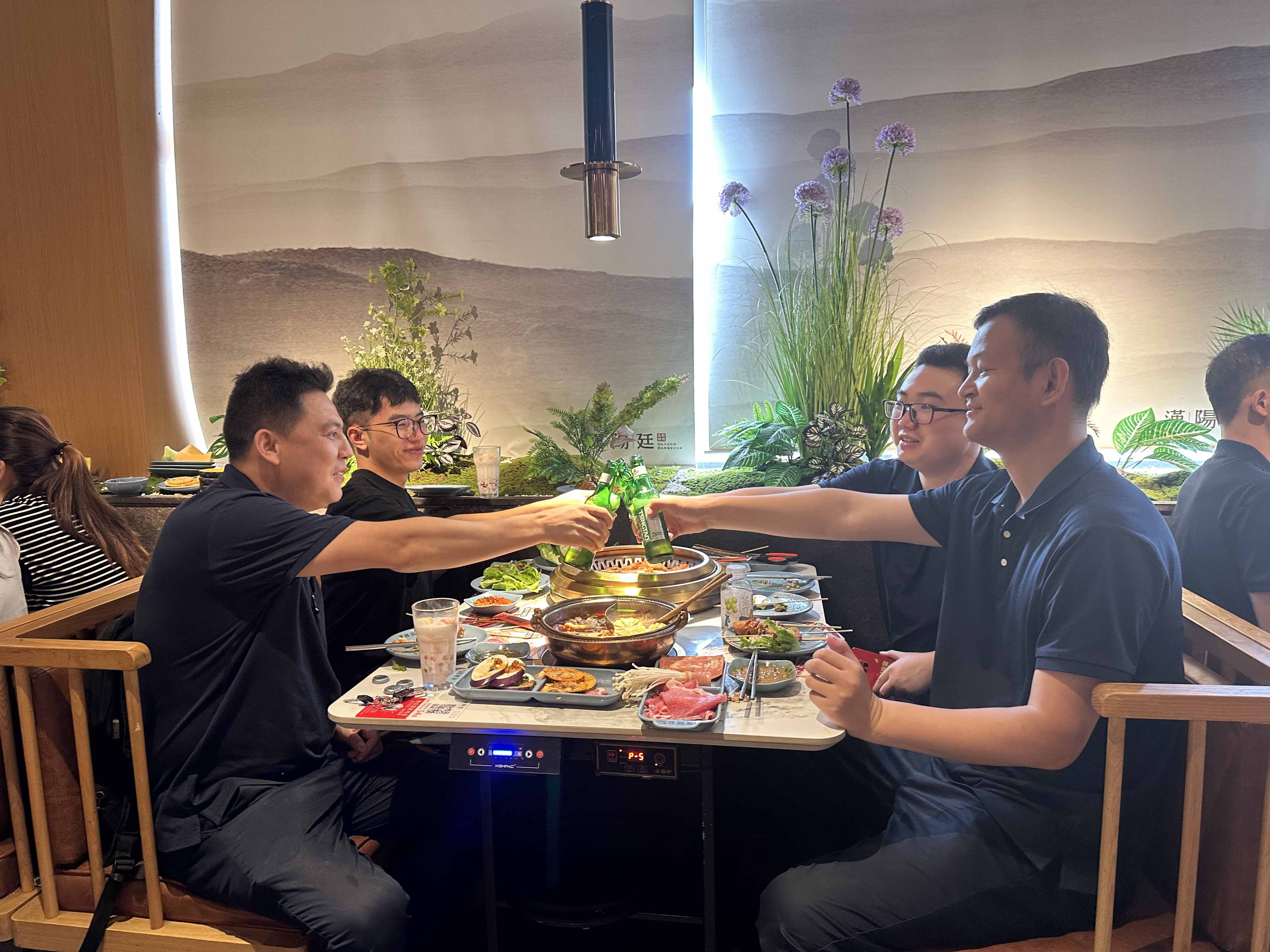 久信達科技公司員工齊聚光明區蠄蜍石，開啟活力爬山之旅暨團建活動(圖5)